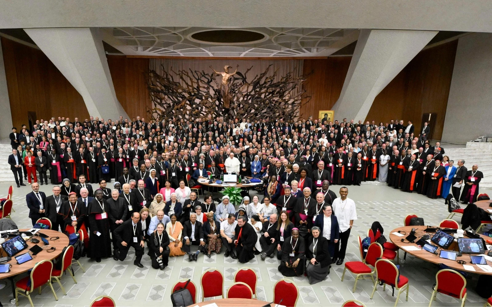 Expanded leadership for women in final Synod document